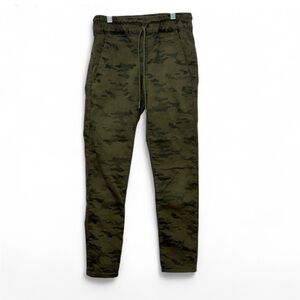 Bevy Flog Shely Women's Drawstring Pants in Green Camo - size 24
